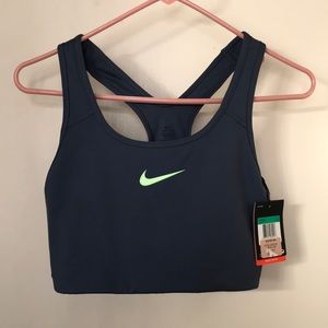 NWT Nike medium support sports bra size XL